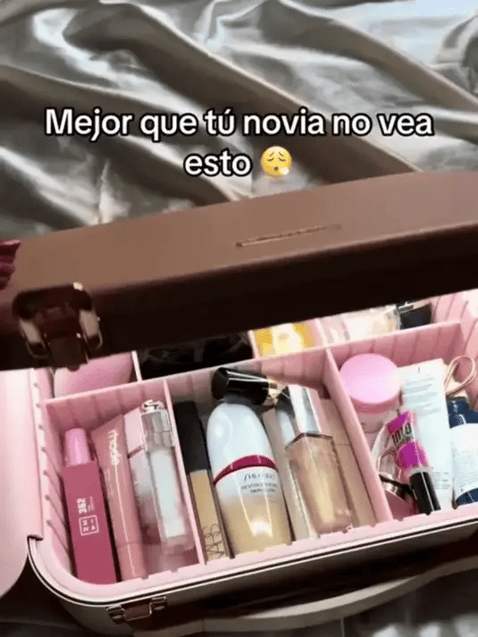 COSMETIQUERO PROFESIONAL CON ESPEJO LED